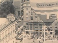 Trg bana Jelačića 1980-ih godina, baloni s prepoznatljivim reklamama.jpg